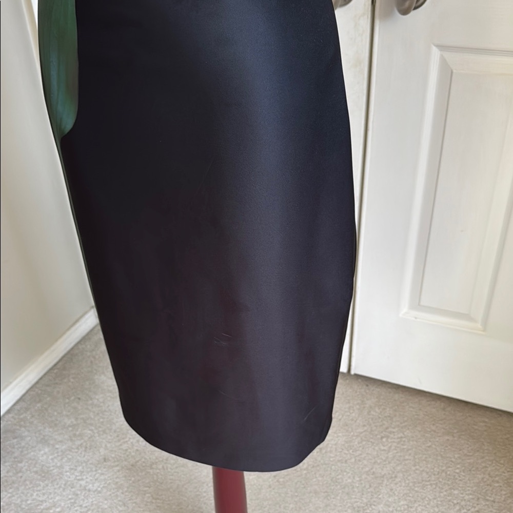 Halston, M - Picture 6 of 10